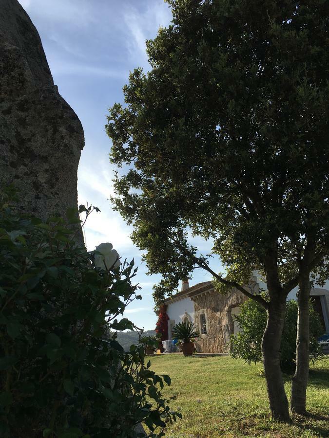 Lu Cuccumiau Country B&B Arzachena Bagian luar foto